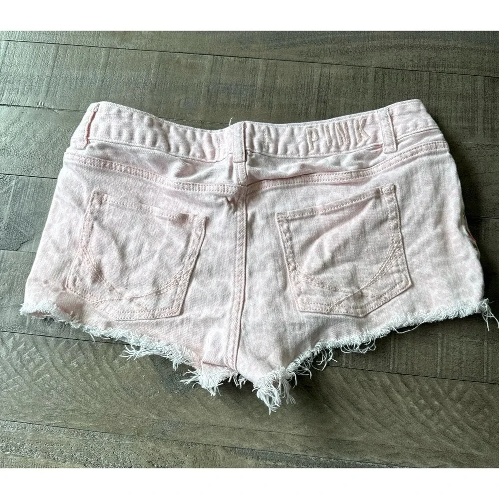 VTG Y2K Victoria's Secret PINK women's pink leopard print studded denim shorts 8 - Picture 6 of 9